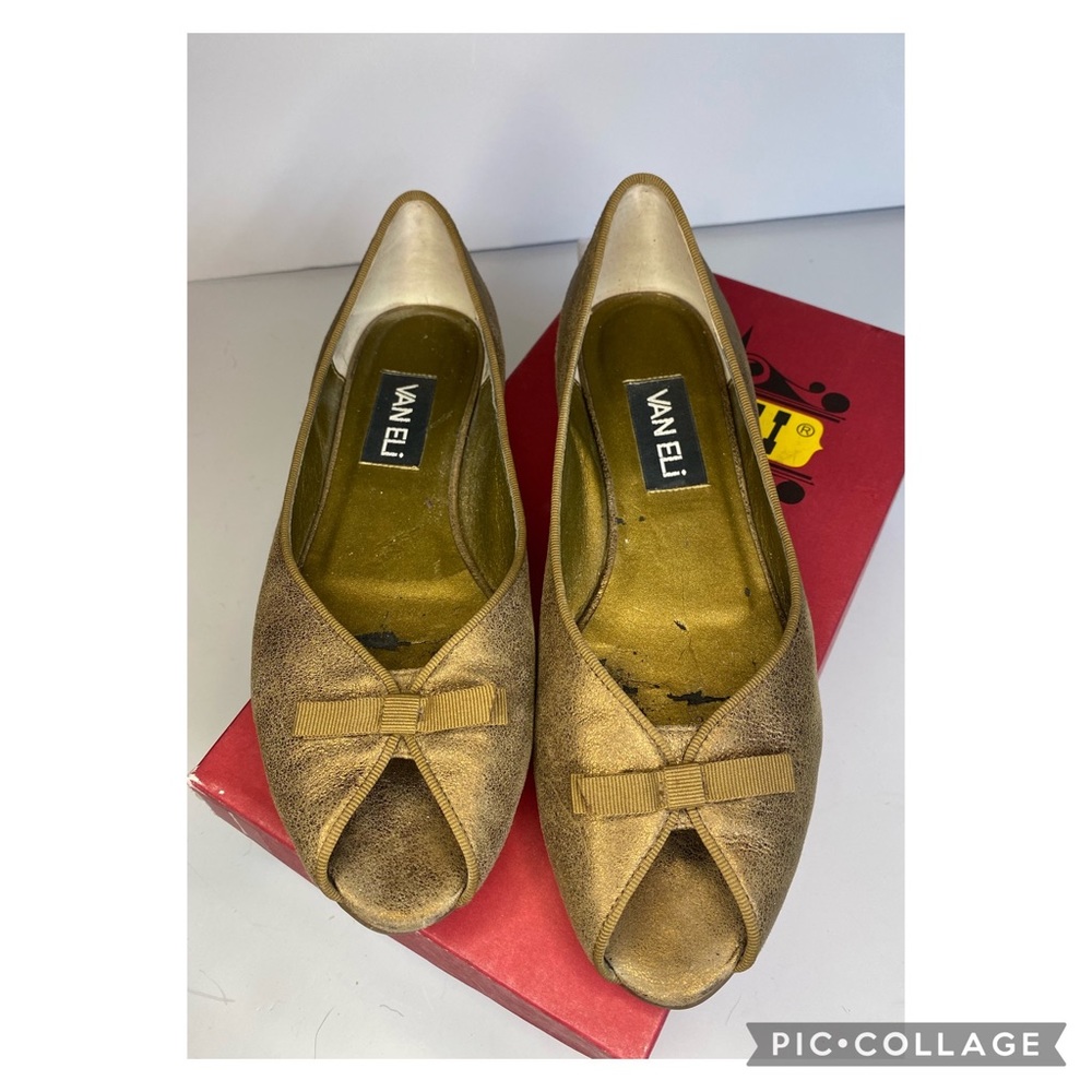 Vintage VANELI Gold Leather Peep Toe Flats Size 8